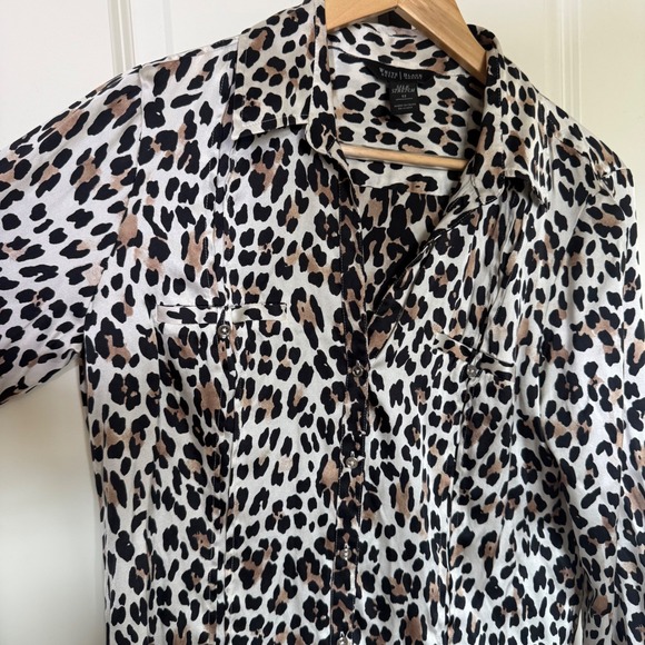 White House Black Market Leopard Silk Stretch Button Up Blouse Womens Size 12 - Picture 2 of 7
